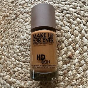 Make up Forever HD Skin Liquid foundation
